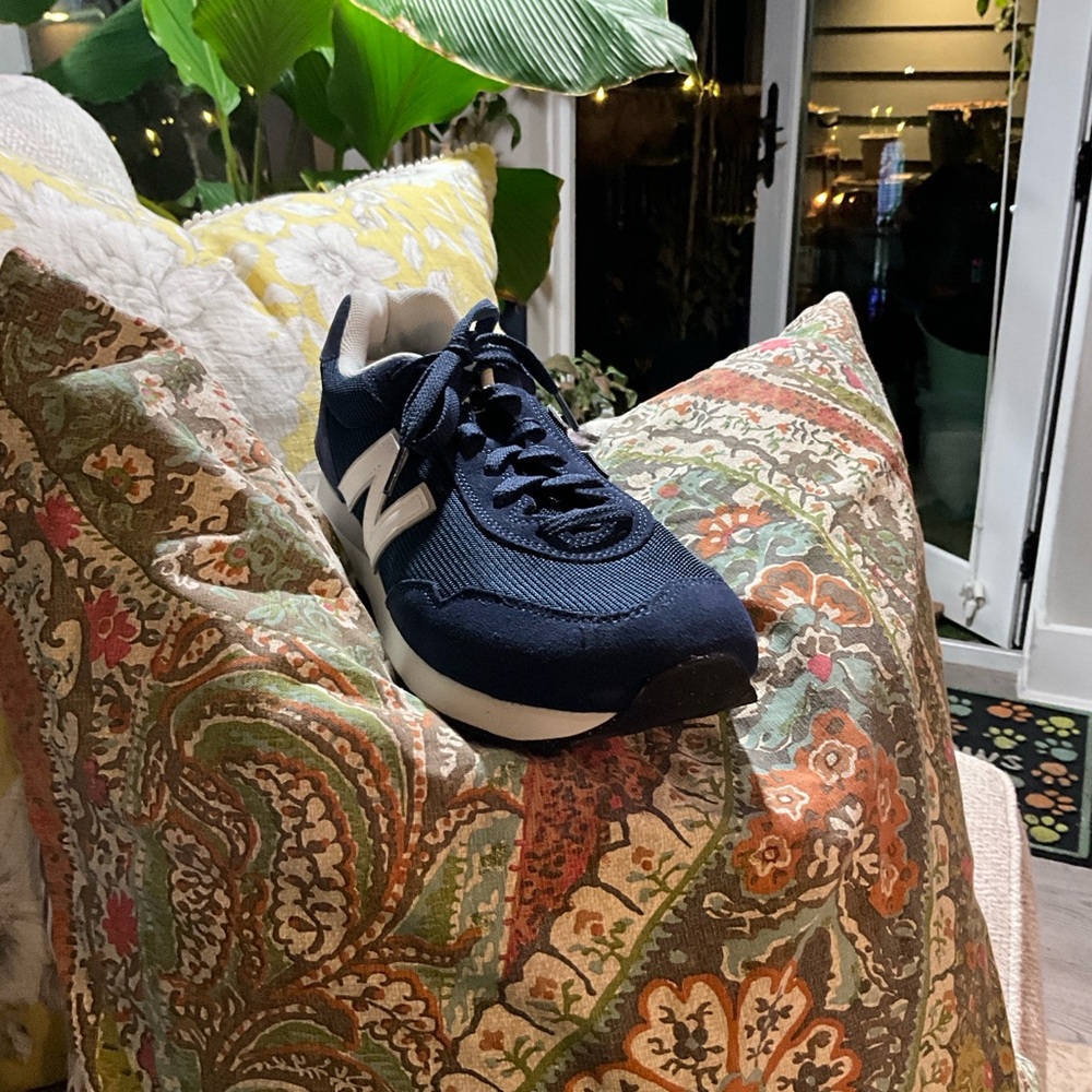 New Balance Men's Navy and White Sneakers 12M